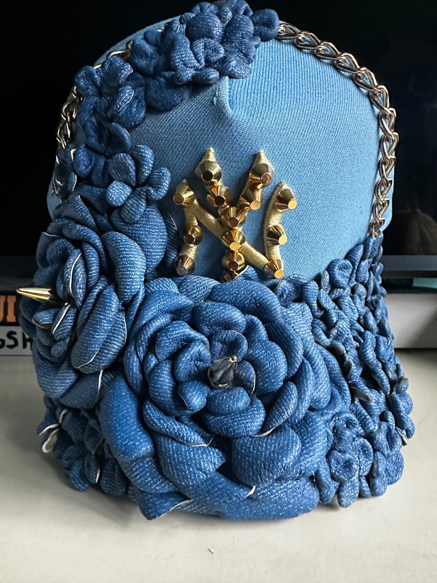 NY BLOOMS IN BLUE